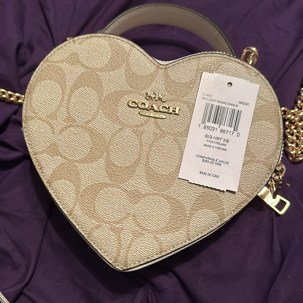 Coach heart crossbody in signature canvas